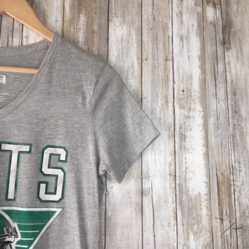 NFL New York Jets Gray V Neck Logo Tee Women’s Medium Football Shirt - Picture 3 of 4